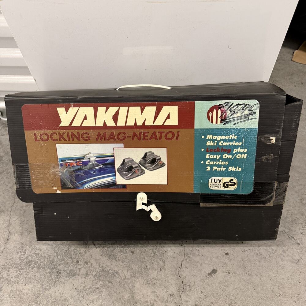 YAKIMA LOCKING MAG-NEATO MAGNETIC SKI CARRIER! CARRIES TWO PAIRS OF SKIS LKNEW